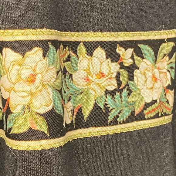 Gildan Women’s Sweatshirt - Picture 2 of 5